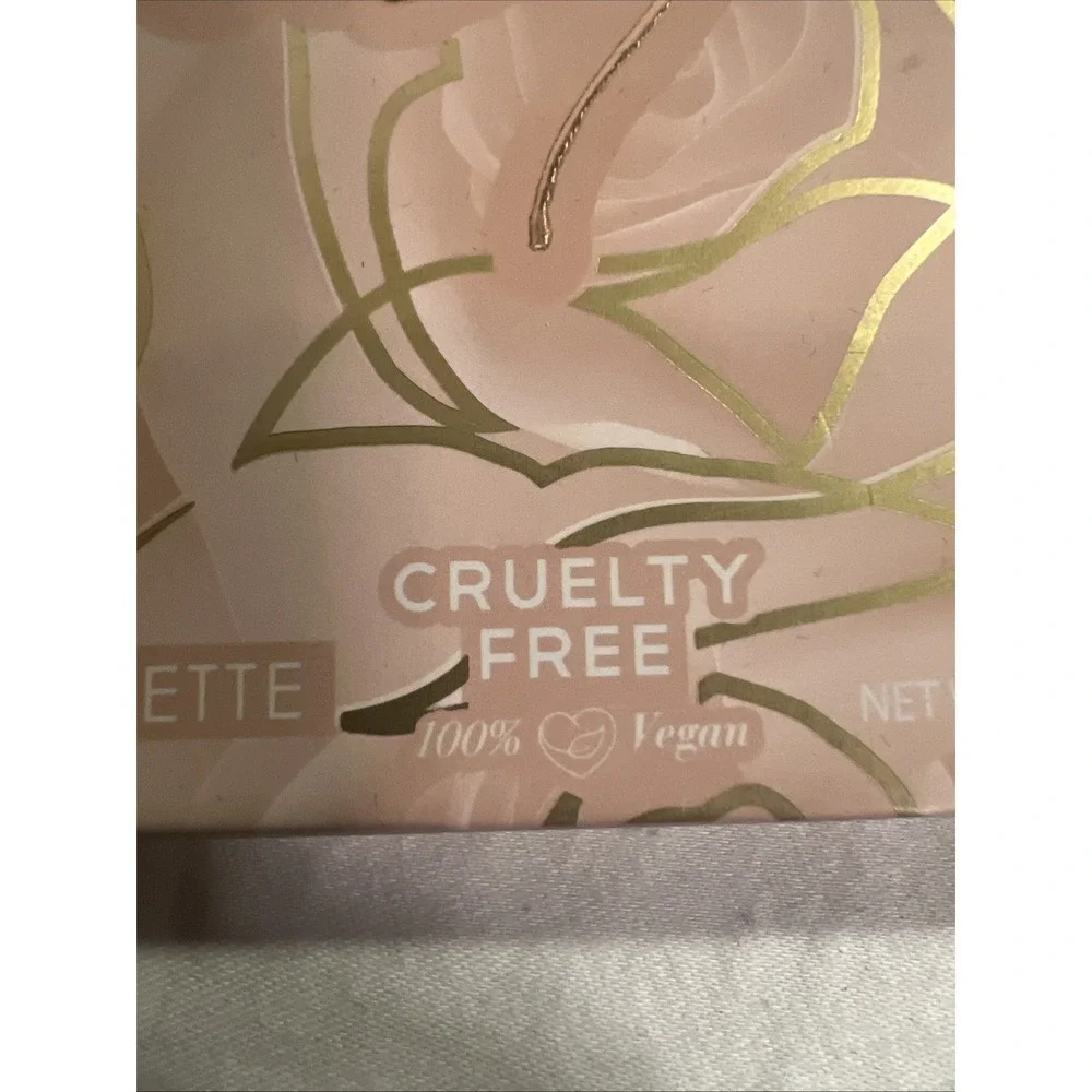 NEW Nicole Miller New York, Bare Beauty Nude Eyeshadow Palette - 16 Shades